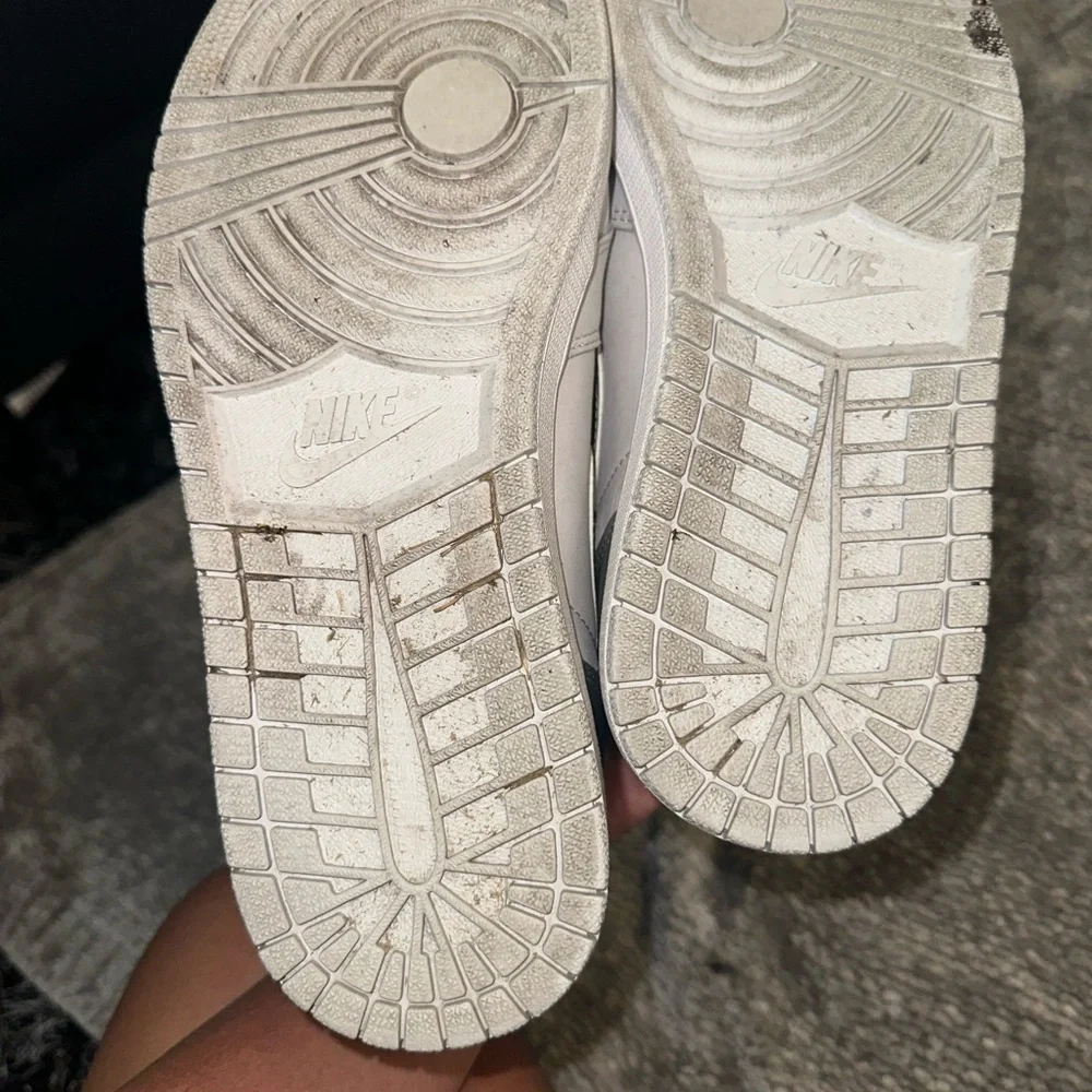 Nike Jordan 1 Retro High - Picture 4 of 5